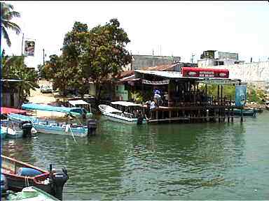Riverside Pizzeria at Rio Dulce: Start and End-point of the sailing trip