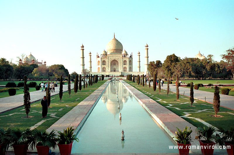 The classic Taj picture. No cameras are allowed beyond this point