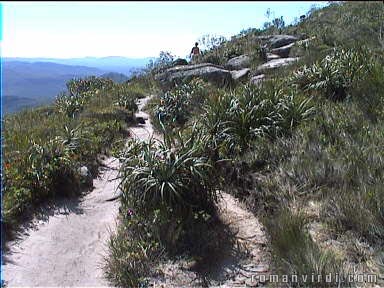 The way down from the Fumaça table mountain