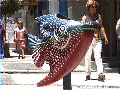 Trash cans are so creative: Coconuts, Cashew nuts, Papayas, frogs, crabs and .. fish!