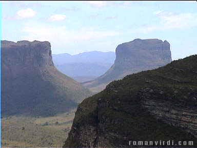 Table mountains beside Pai Inñcio