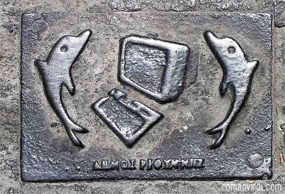 Rethymno Sewer Cover. The Symbolism wasn't quite clear to us