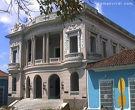 Impressive colonial library in Sancti Spiritus