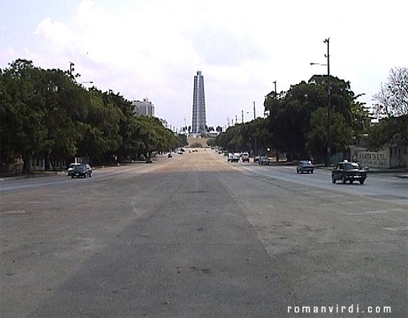 Wow, envy. Just look at that wide road with no traffic! (Avenia Cespedes leading to the Jose Marti memorial)