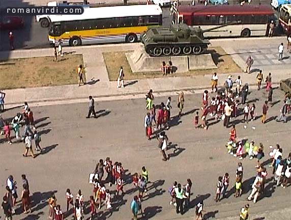 Tank used by Fidel during the Bay of Pigs invasion looks over a busload of school kids in front of Museo de la Revolucion