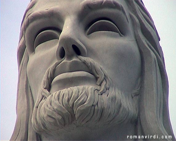 The large Jesus Statue looking over Havana