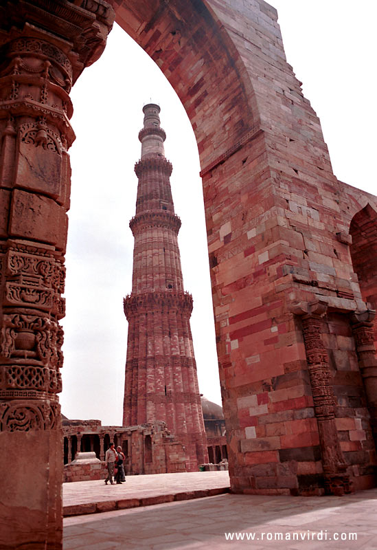 The Qutab Minar, 72m high and built by Qutabuddin, on the outskirts of Delhi dates from the 12th century. Initially, it was possible to climb the spiral staircase right to the top but access was restricted to the 1st platform due to dramatic suicides. Now the tower is completely closed due to a tragic accident in the stairwell involving schoolchildren 