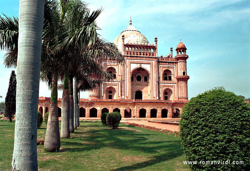 Emperor Safdarjung's Tomb, one of the last Moguls