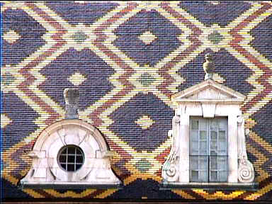 The tiled roof in the inner courtyard of the Hñtel Dieu