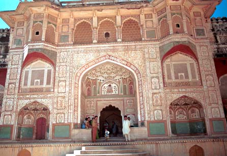 The intricate entrance to Ambar Palace