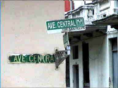 Avenida Central crossing in Casco Viejo