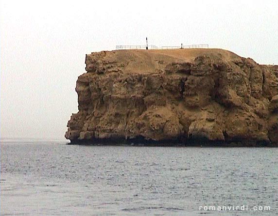 Ras Mohammed, supposed to resemble Prophet Mohammed's profile. It's a marine park, and there are sensational dive stops in this area! My favourite is the "twin tower" dive: two giant neighbouring coral towers, Shark Reef and Yolanda Reef, with amazing 90ñ vertical walls disappearing into the blue darkness below (this dive is usually standard on most Ras Mohammed trips)