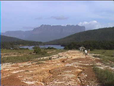 Wonderful walk on Mayupa Peninsula overlooking river and Tepuis, on the way to the Angel Falls